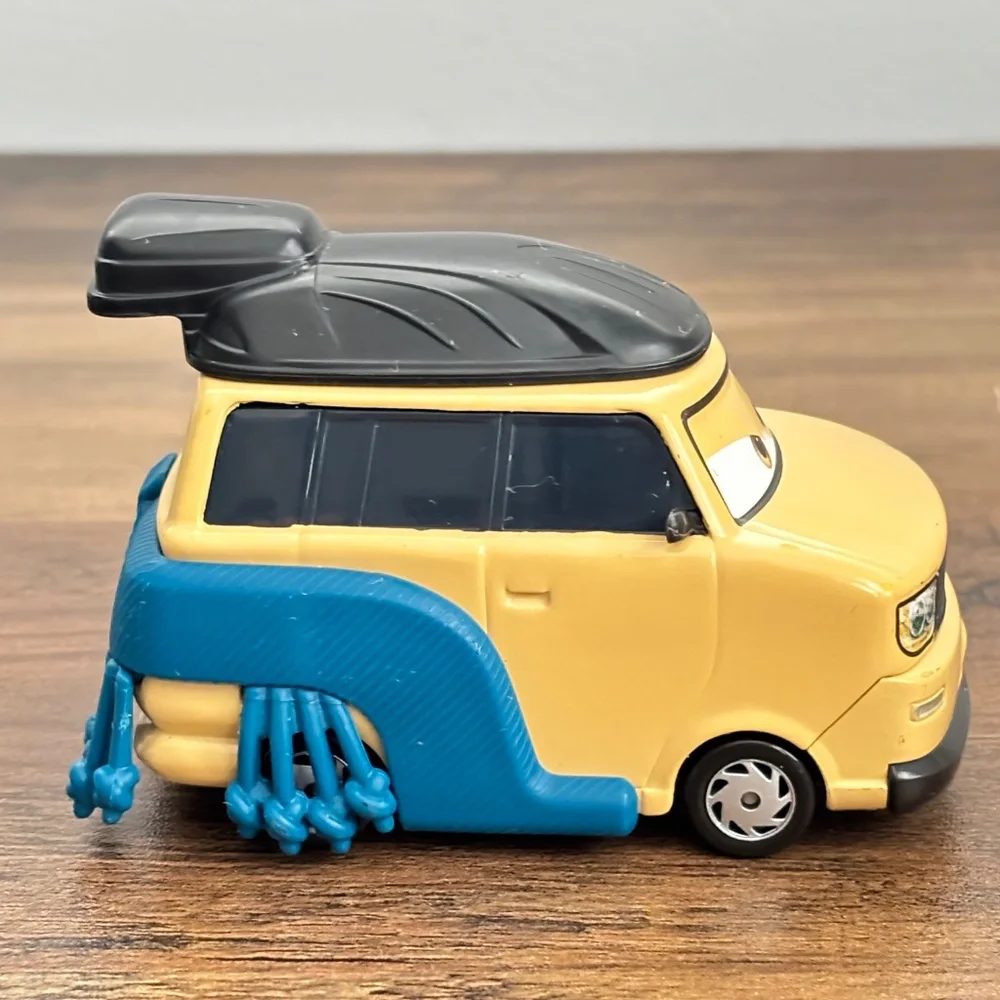 Disney Pixar Cars 2 Deluxe #7 Pinion Tanaka Diecast Sumo Wrestler Toy Car Mattel